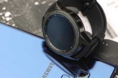 Refurbished Samsung Galaxy Watch 42mm. Lichte gebruikssporen.